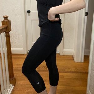Black Lululemon pace rival crop size 2